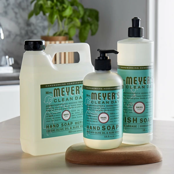Mrs. Meyer's® Mrs. Meyer's Clean Day 347636 16 Oz. Basil Scented Dish Soap - 6/Case 4 Mrs. Meyer's® Mrs. Meyer's Clean Day 347636 16 Oz. Basil Scented Dish Soap - 6/Case - Image 4