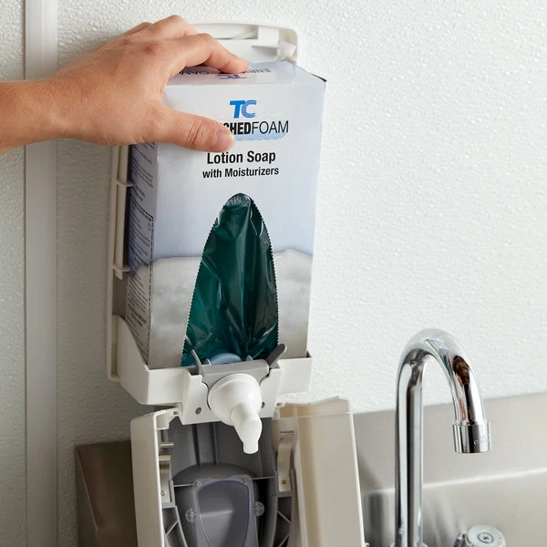 Rubbermaid FG450017 800 ML White Manual Foam Dispenser 4 Rubbermaid FG450017 800 ML White Manual Foam Dispenser - Image 4