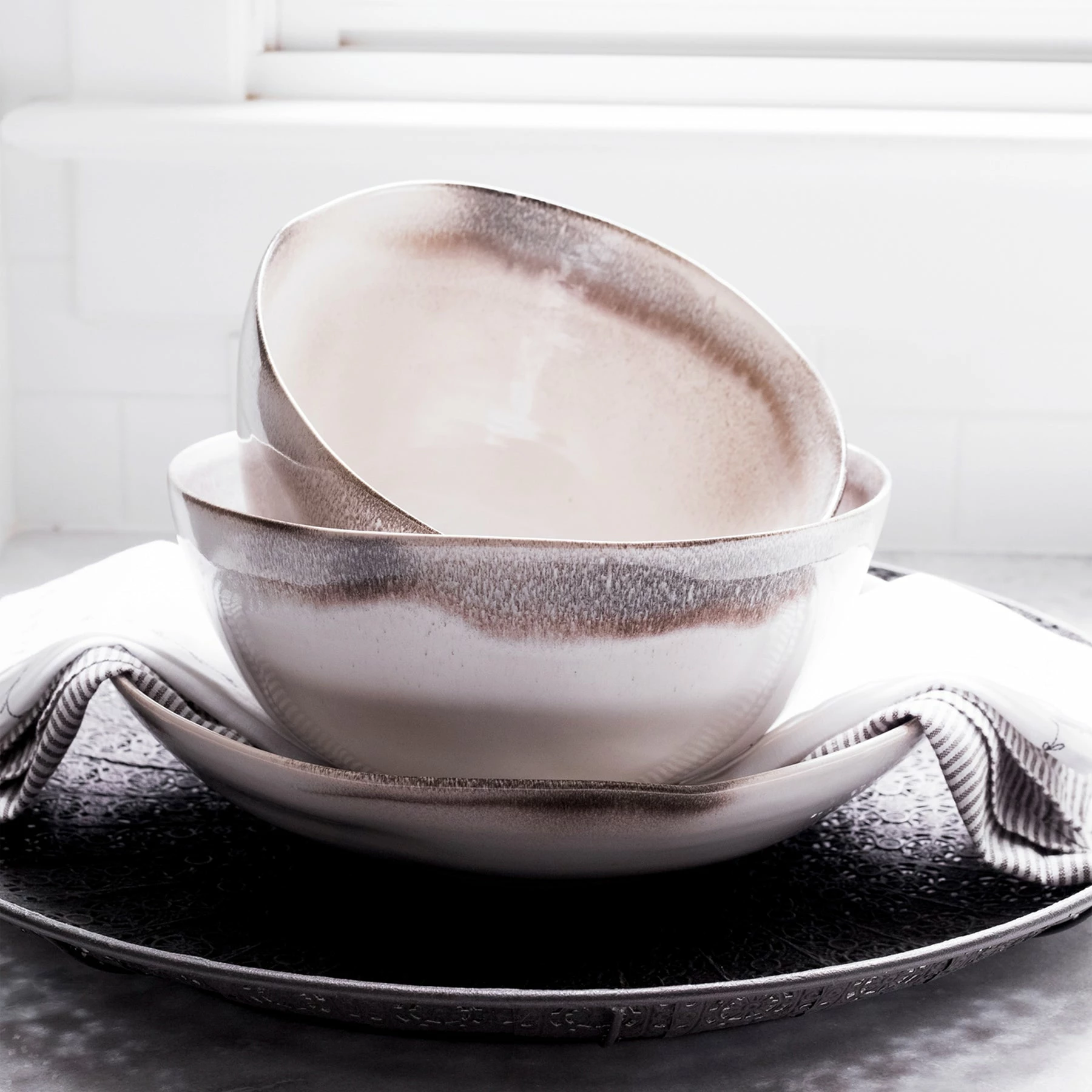 Vietri Aurora Ash Medium Bowl 3 Vietri Aurora Ash Medium Bowl - Image 3