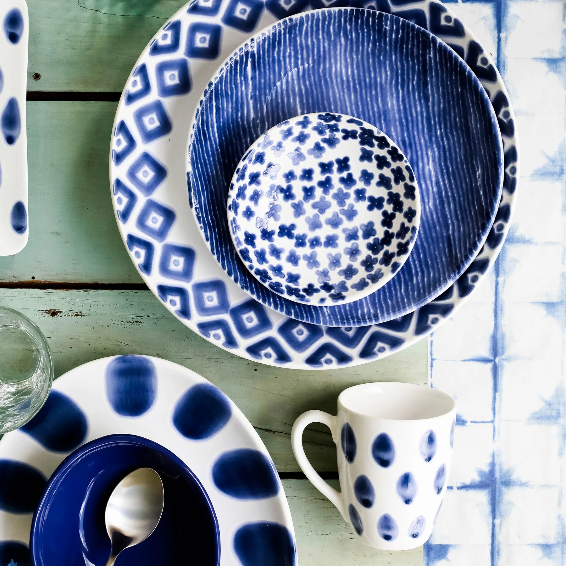 Viva By VIETRI Santorini Diamond Medium Serving Bowl 3 Viva By VIETRI Santorini Diamond Medium Serving Bowl - Image 3